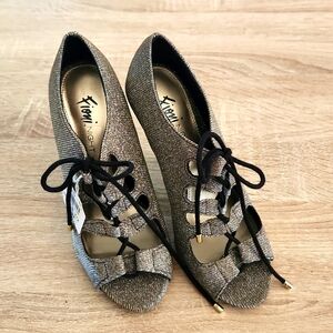 NWT Fioni Night lace up sandals heels. 5.5.